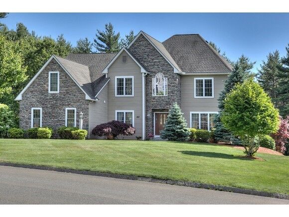 Property Photo: 40 Tanglewood Dr. NH 03062
