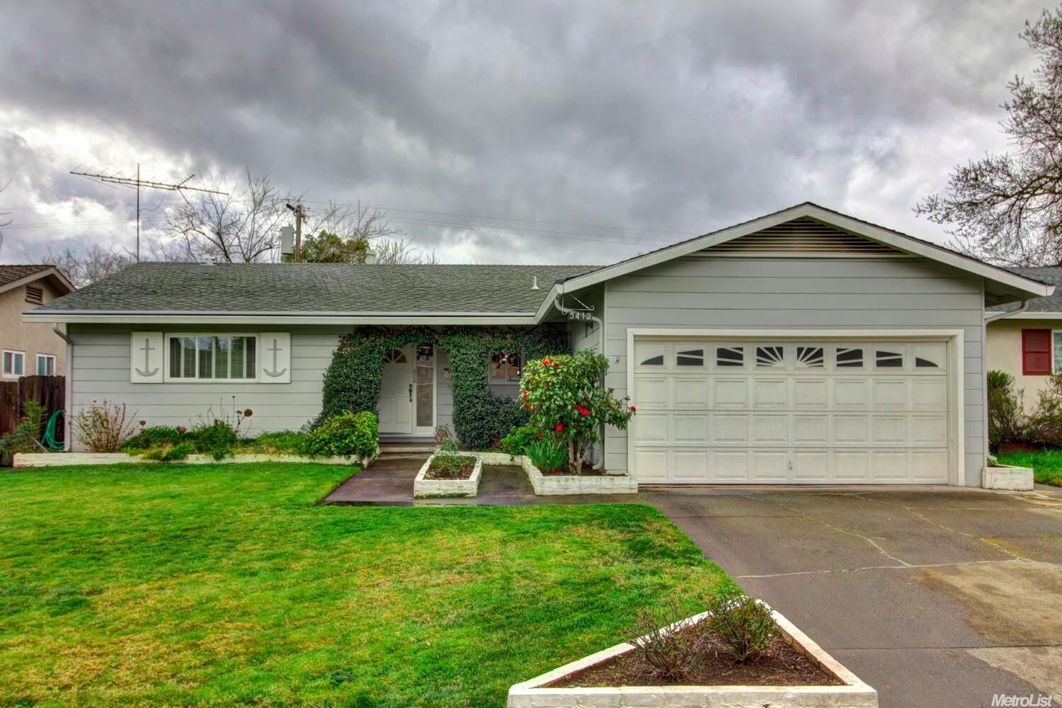 Property Photo: 5412 Fernwood Way CA 95841