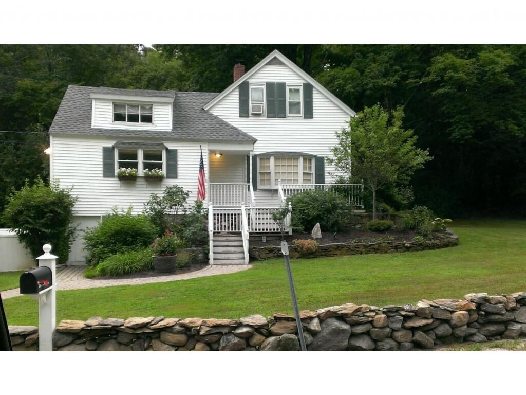 Property Photo:  2 Beacon Hill Road  NH 03087 