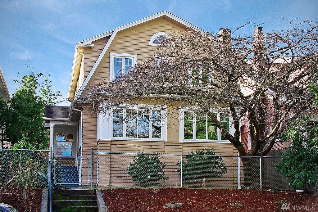 Property Photo: 5031 19th Ave NE WA 98105