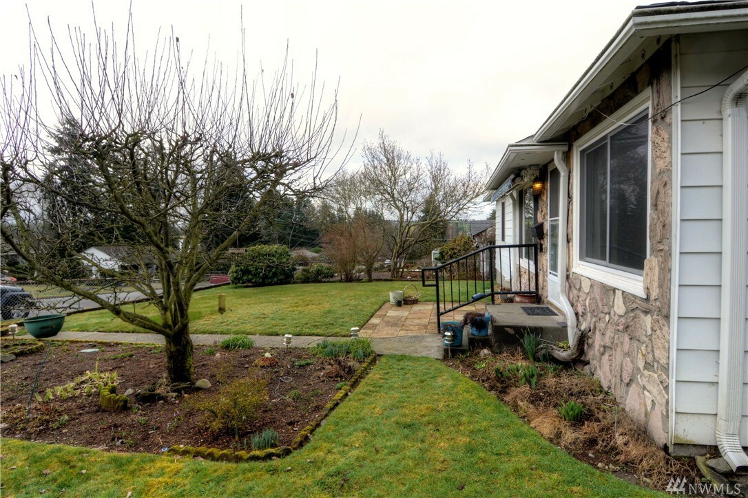 Property Photo:  358 NE 158th St  WA 98155 