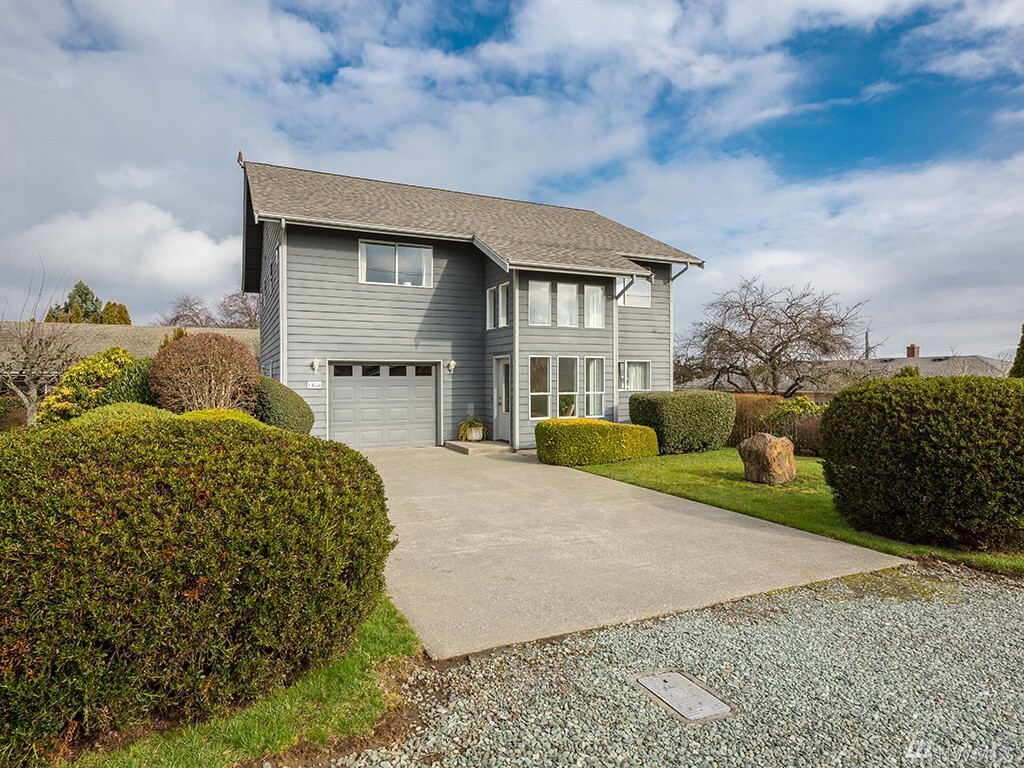 Property Photo: 1406 30th St WA 98221