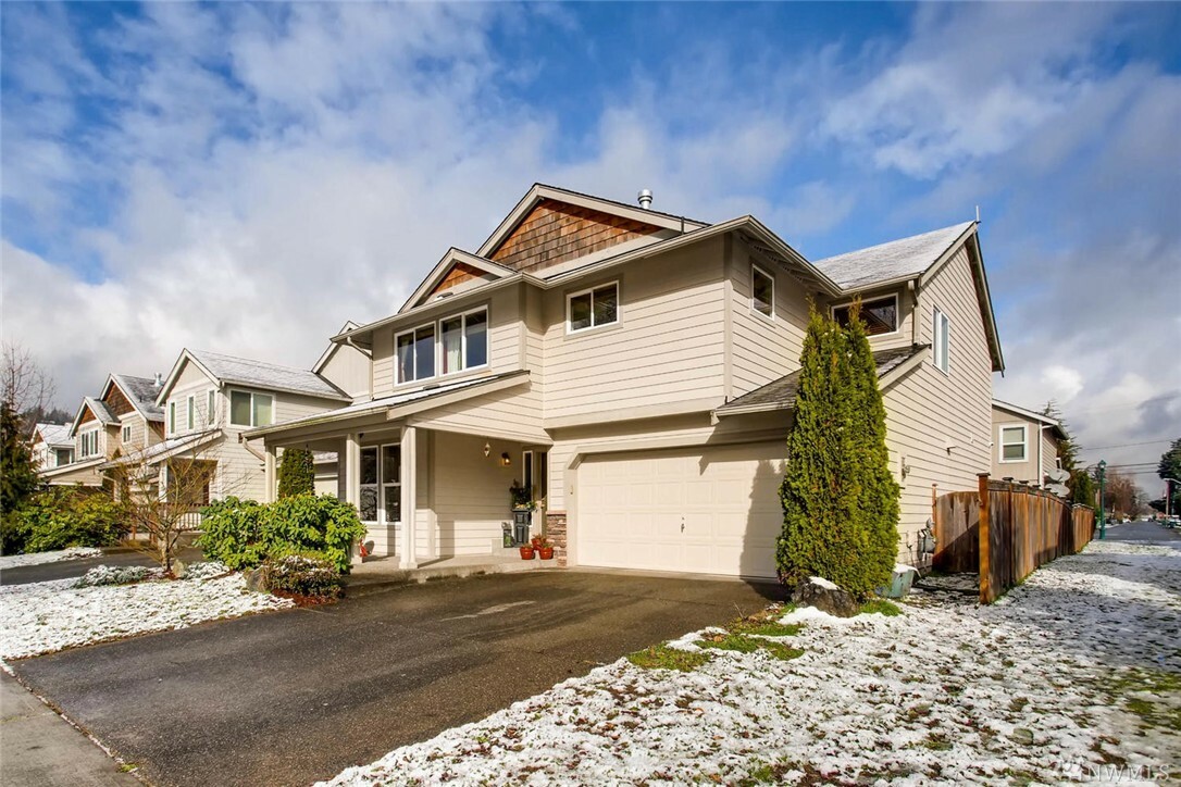 Property Photo:  200 Rhubarb St SW  WA 98047 