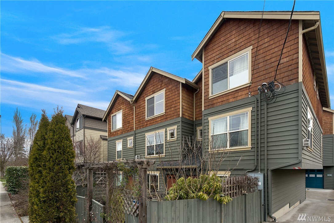 Property Photo: 3324 Wetmore Ave S WA 98144