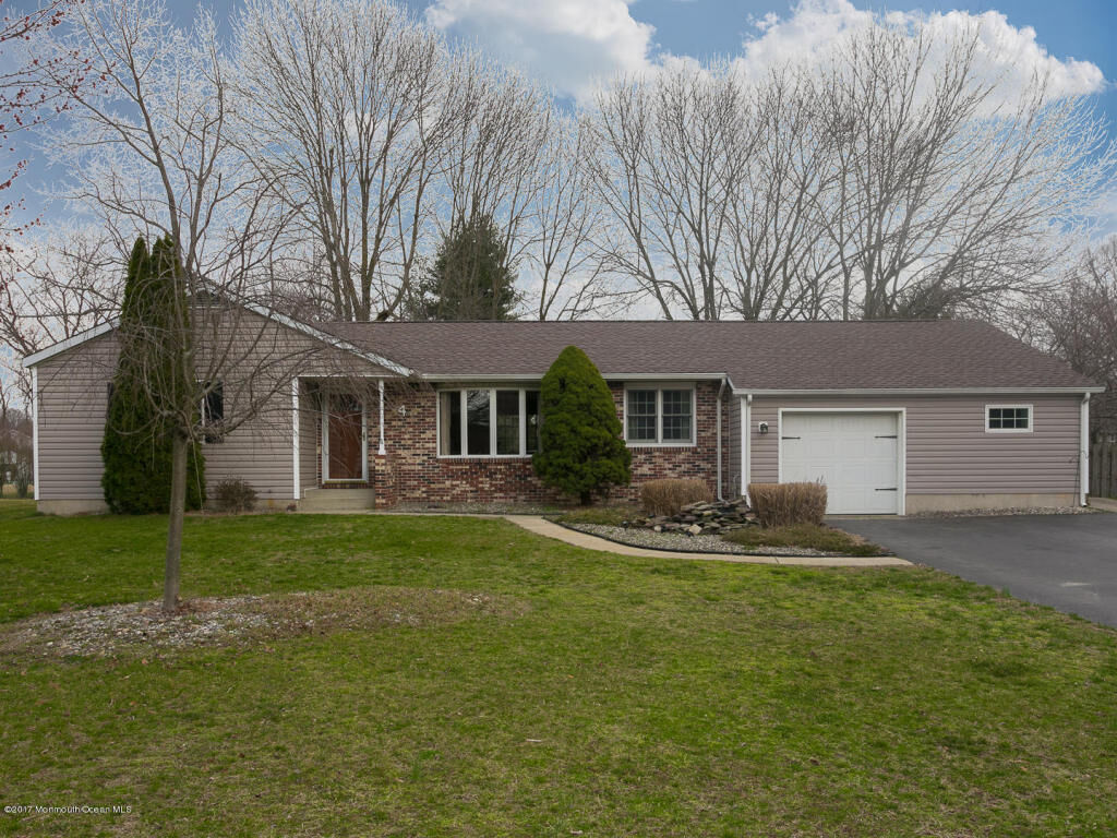 Property Photo:  4 Hance Drive  NJ 08511 