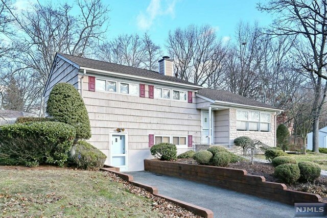 Property Photo:  24 Aster Lane  NJ 07675 