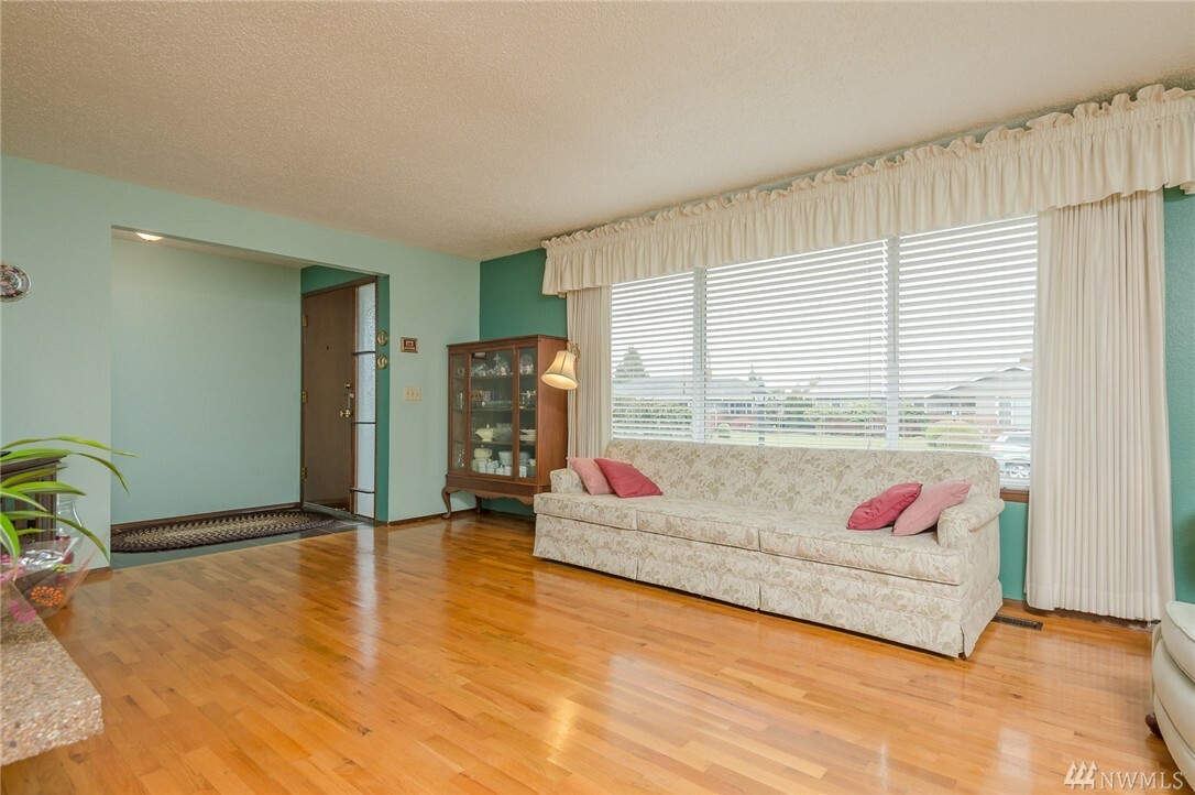 Property Photo:  1408 N Woodlawn St  WA 98406 