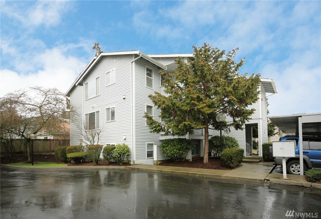 Property Photo: 20824 70th Ave W 6 WA 98036