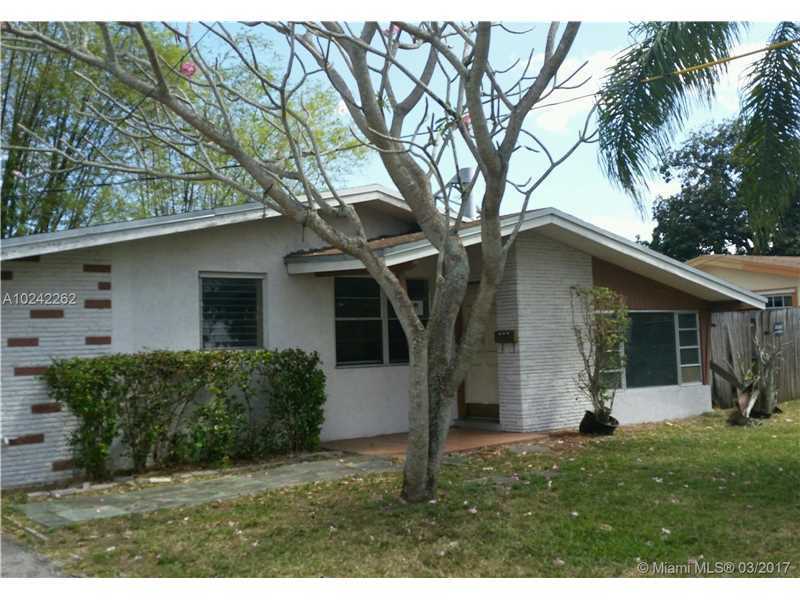 Property Photo:  2041 Acapulco Dr  FL 33023 