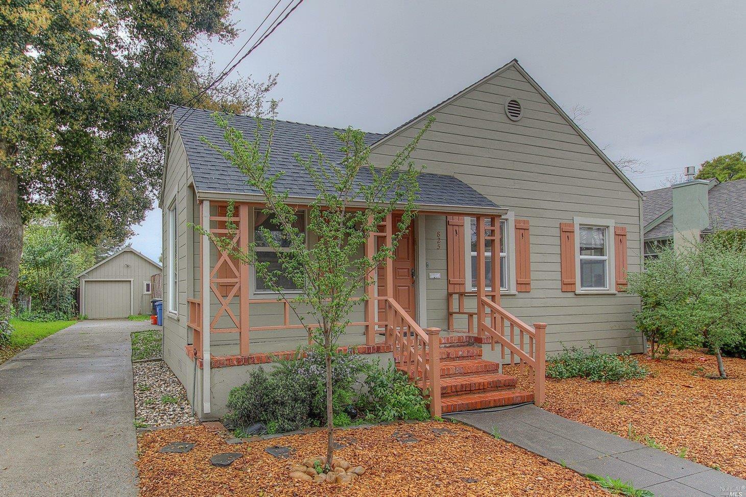 Property Photo:  825 King Street  CA 95404 