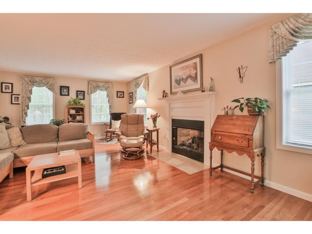 Property Photo:  14 Traders Way  NH 03063 