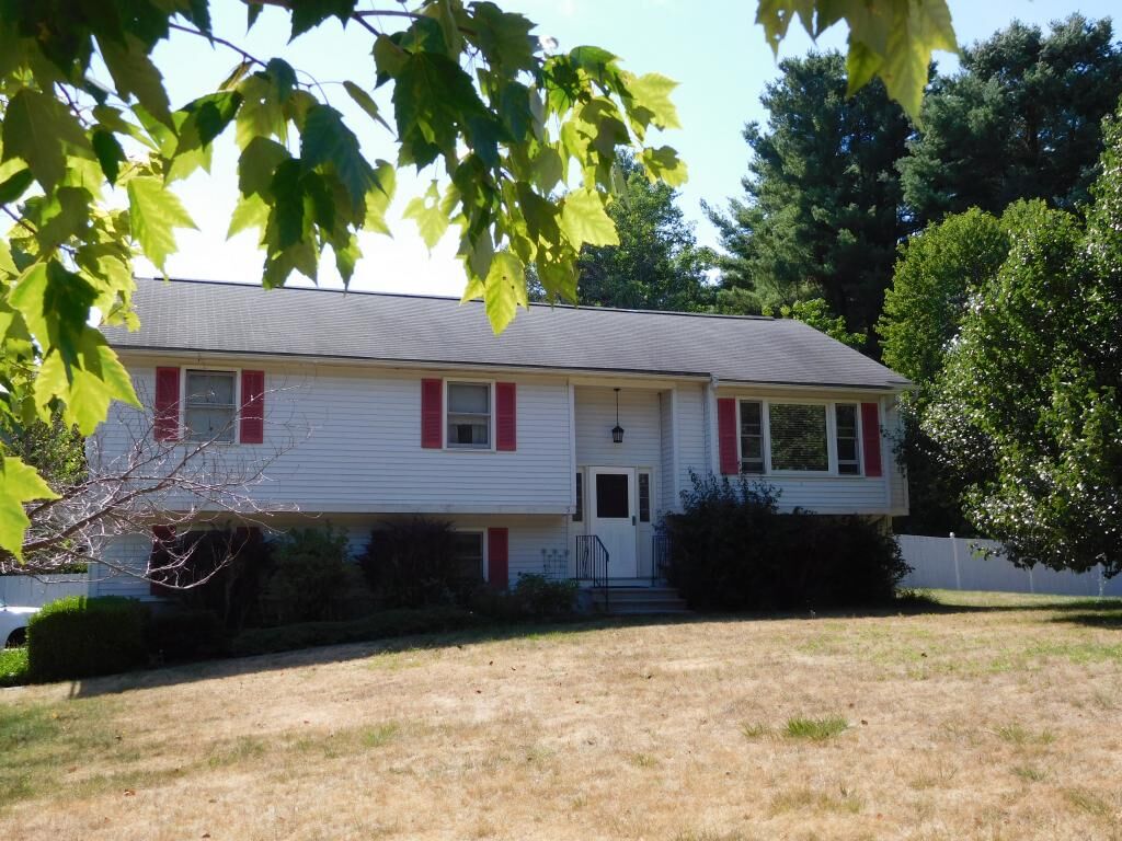 Property Photo:  5 Towne Dr  NH 03038 