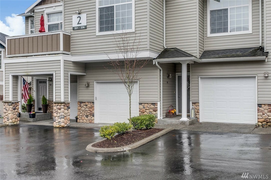 Property Photo: 1855 Trossachs Blvd SE 206 WA 98075