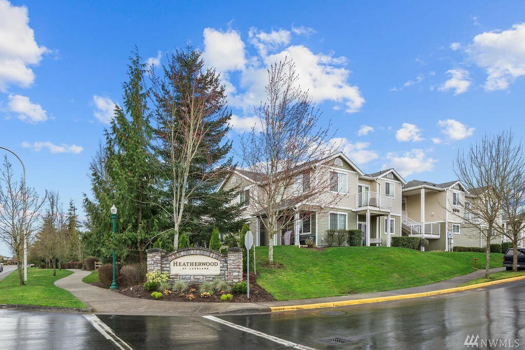 Property Photo: 6129 Lindsay Ave SE D-8 WA 98092