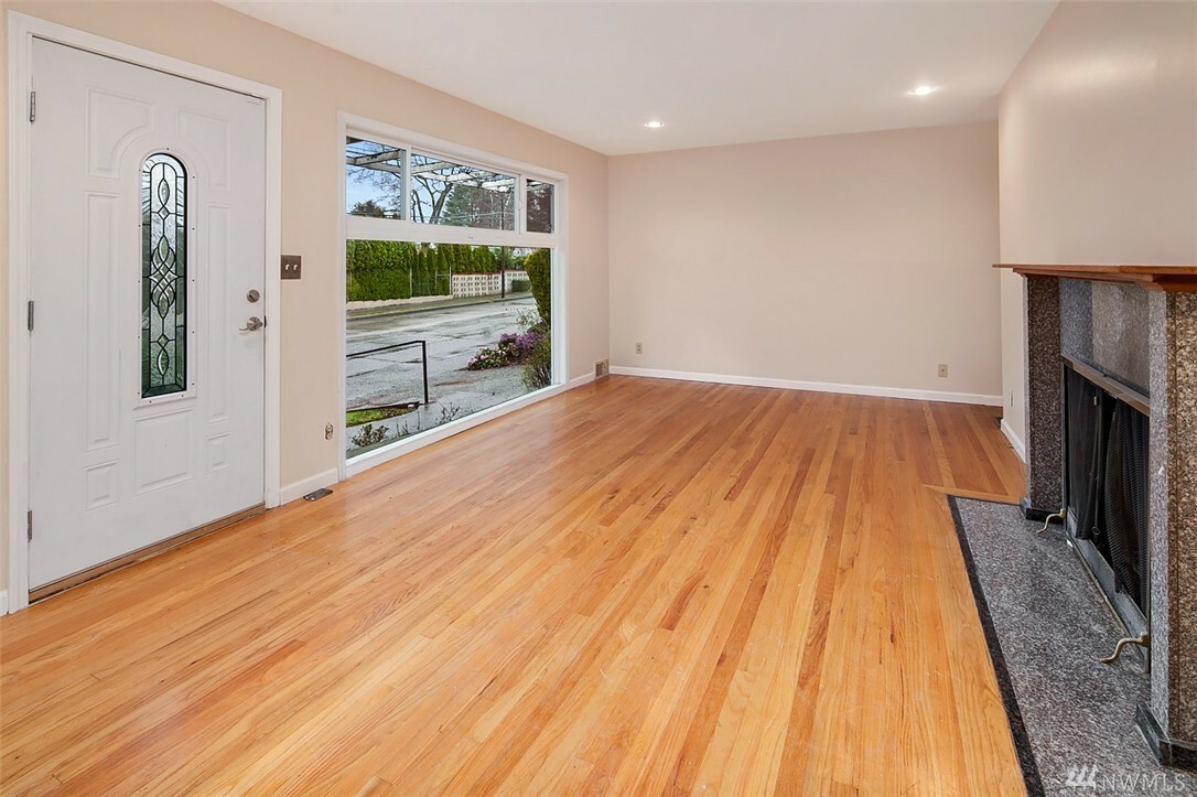 Property Photo: 4603 NE 75th St WA 98115