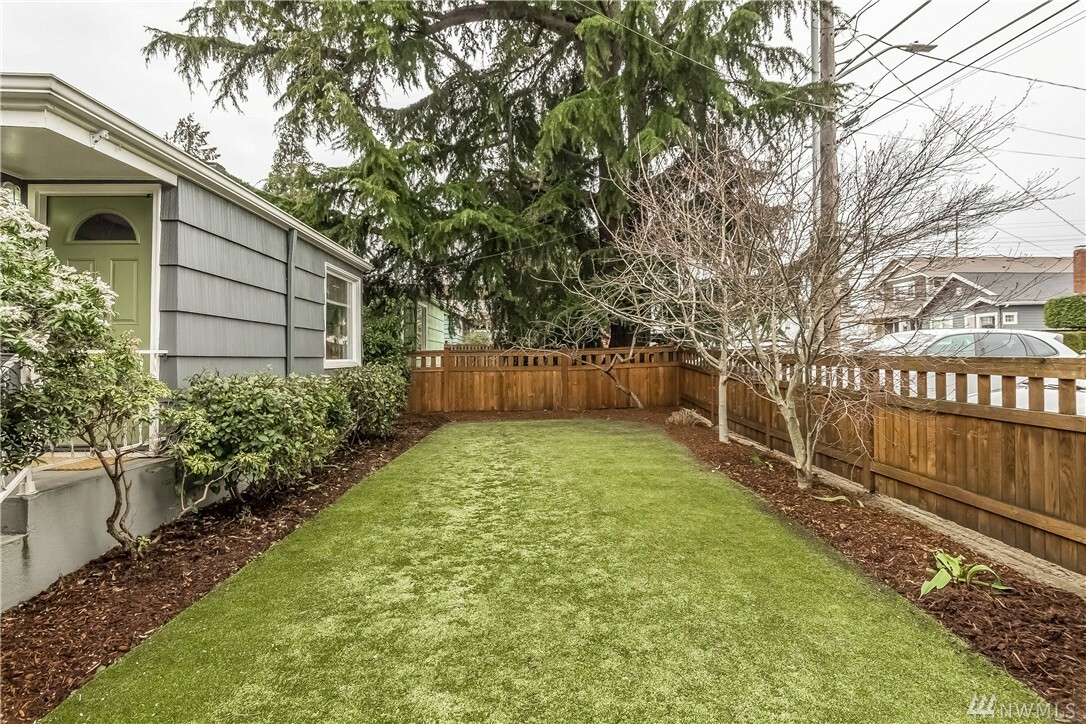 Property Photo:  715 N 103rd St  WA 98133 