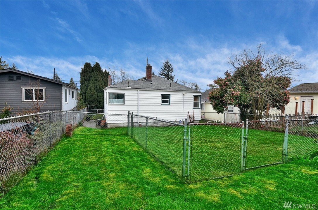 Property Photo:  10205 35th Ave SW  WA 98146 