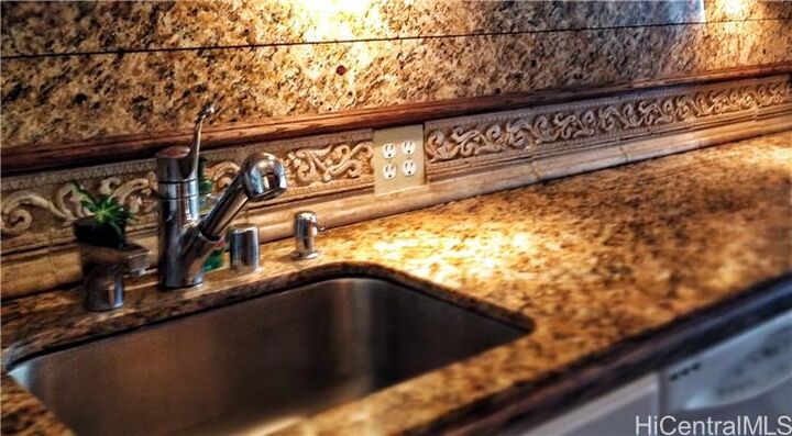 425 Ena Road 705A  Honolulu HI 96815 photo