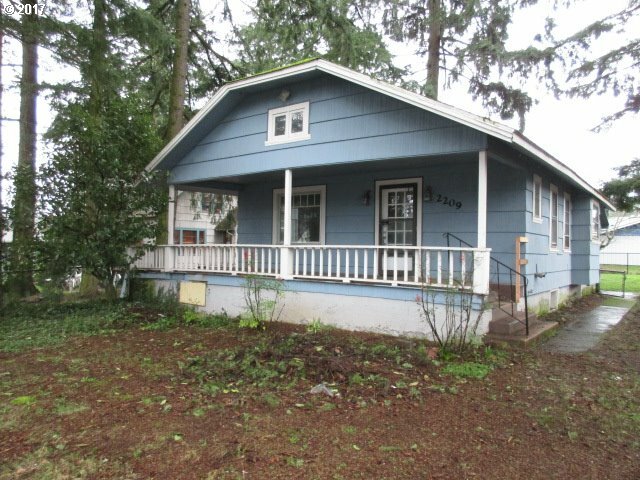 Property Photo:  2209 SE 139th Ave  OR 97233 