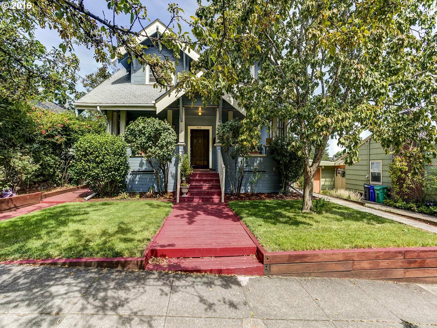 Property Photo:  7015 SE Yamhill St  OR 97215 