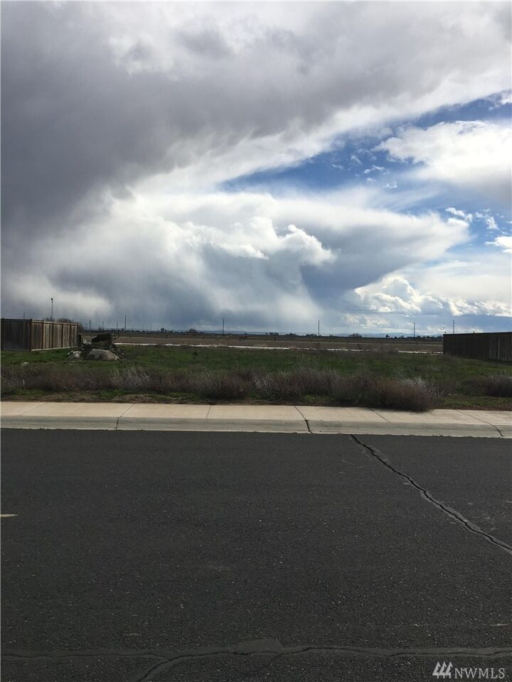 Property Photo: 810 L St SW WA 98848