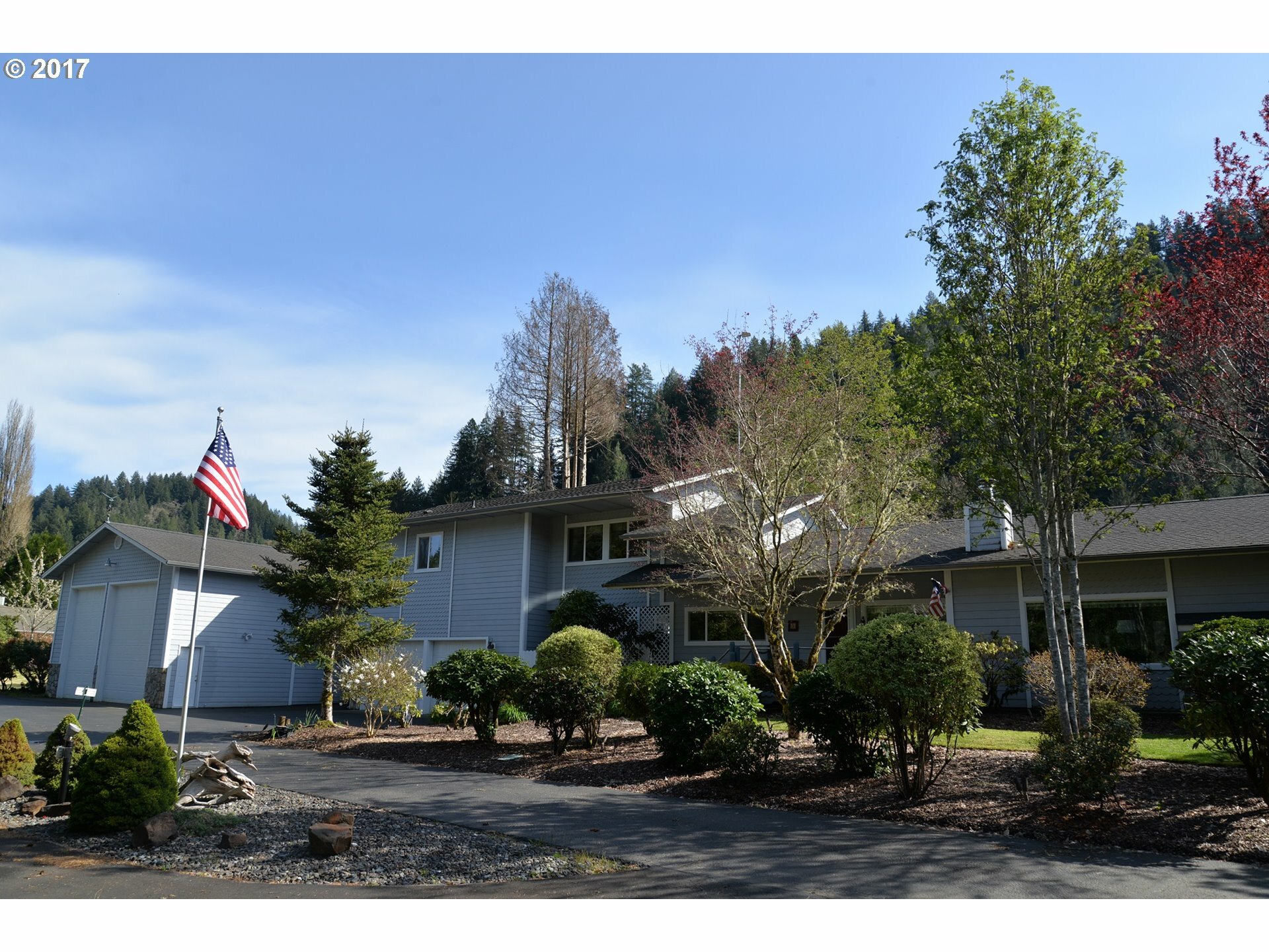 Property Photo: 9202 Phey Ln OR 97439