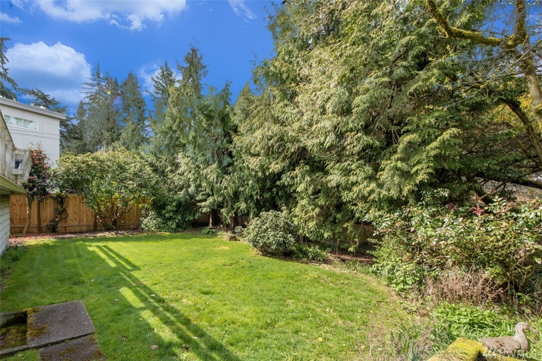 Property Photo:  5605 57th Ave NE  WA 98105 