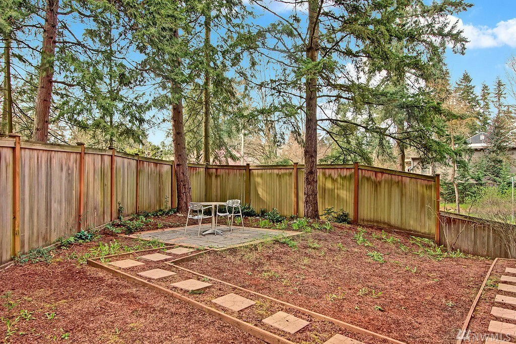 Property Photo:  2501 NE 125th St  WA 98125 