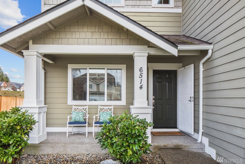 Property Photo:  6514 Elaine Ave SE  WA 98092 