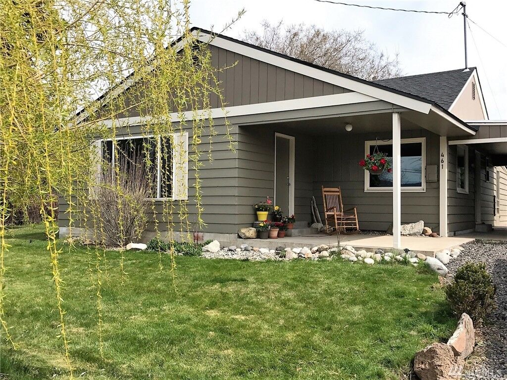 Property Photo:  461 N Joseph Ave  WA 98802 