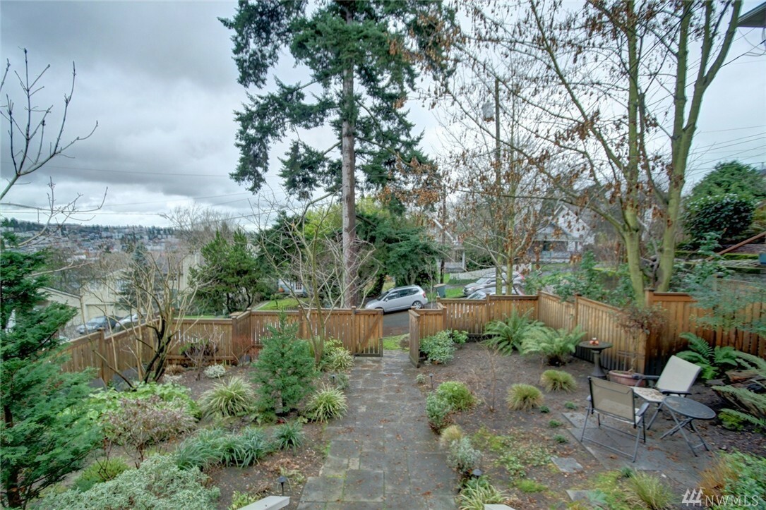 Property Photo:  3029 4th Ave W  WA 98119 