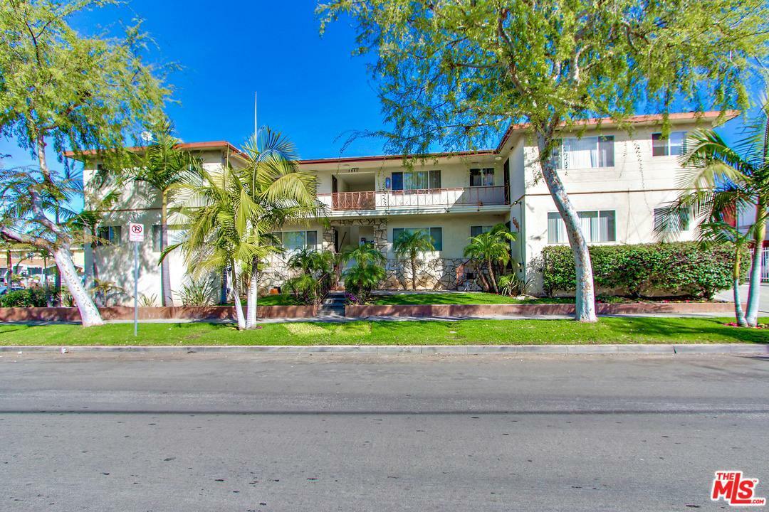 Property Photo: 5881 Saturn St CA 90019