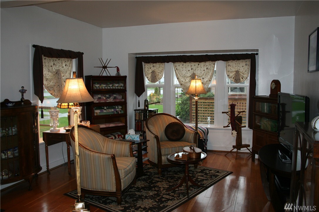 Property Photo: 1006 Grover St WA 98264
