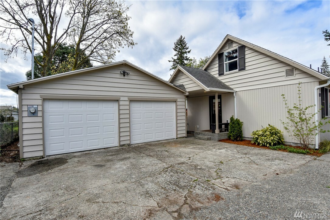 Property Photo:  1521 SW 160th St  WA 98166 