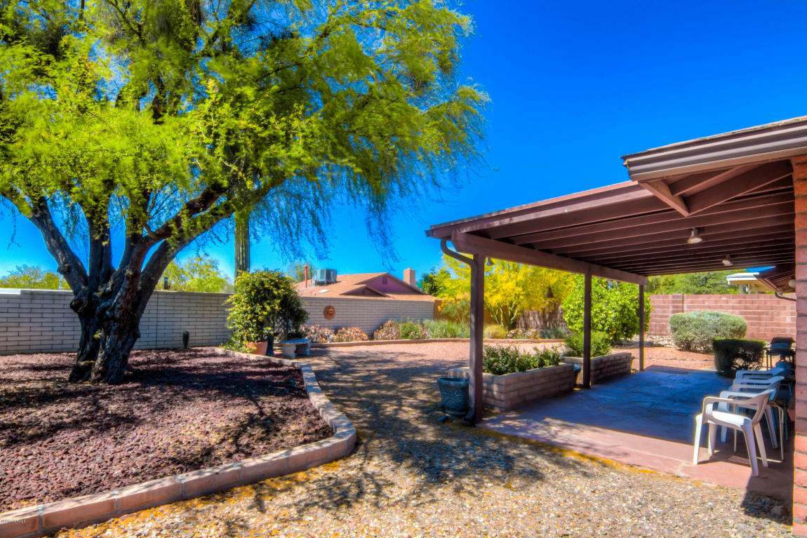 Property Photo:  9328 N Gazelle Place  AZ 85742 