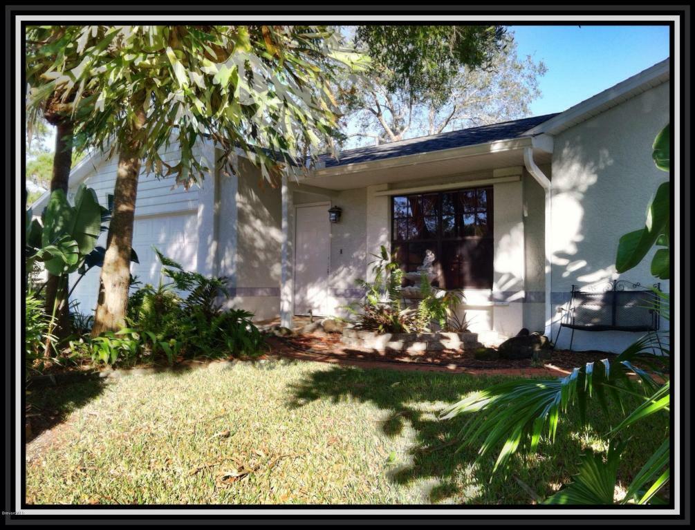 Property Photo:  821 NW Young Avenue  FL 32907 