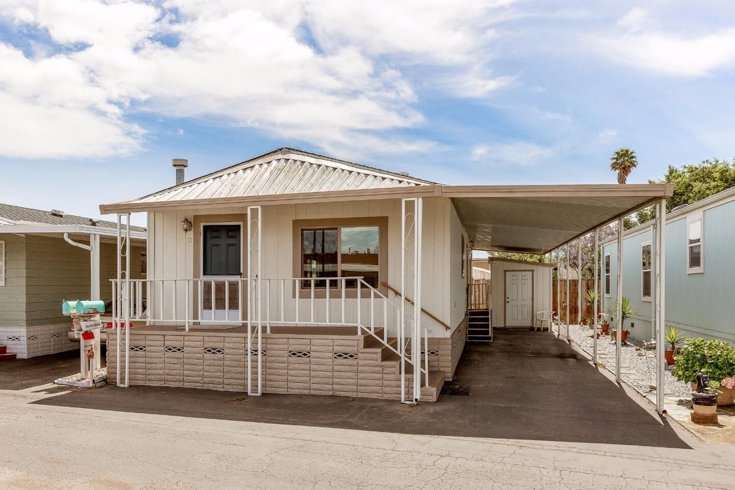 Property Photo: 998 38th 10 CA 95062