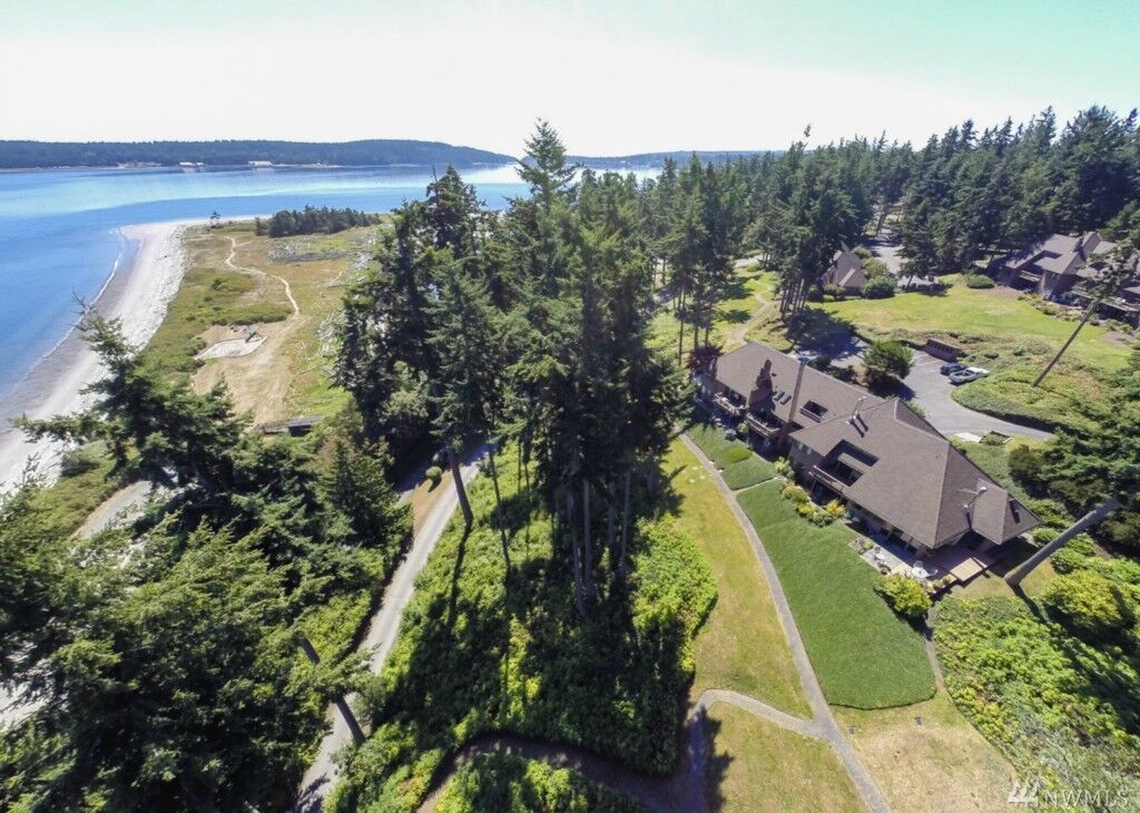 Property Photo:  30 Harborview Drive 1  WA 98368 