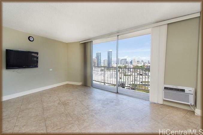 Property Photo:  750 Amana Street 1702  HI 96814 