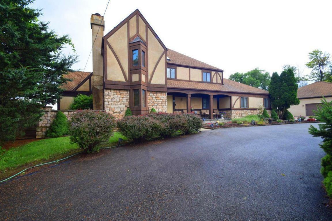 Property Photo: 2320 McCutcheon Road OH 43219