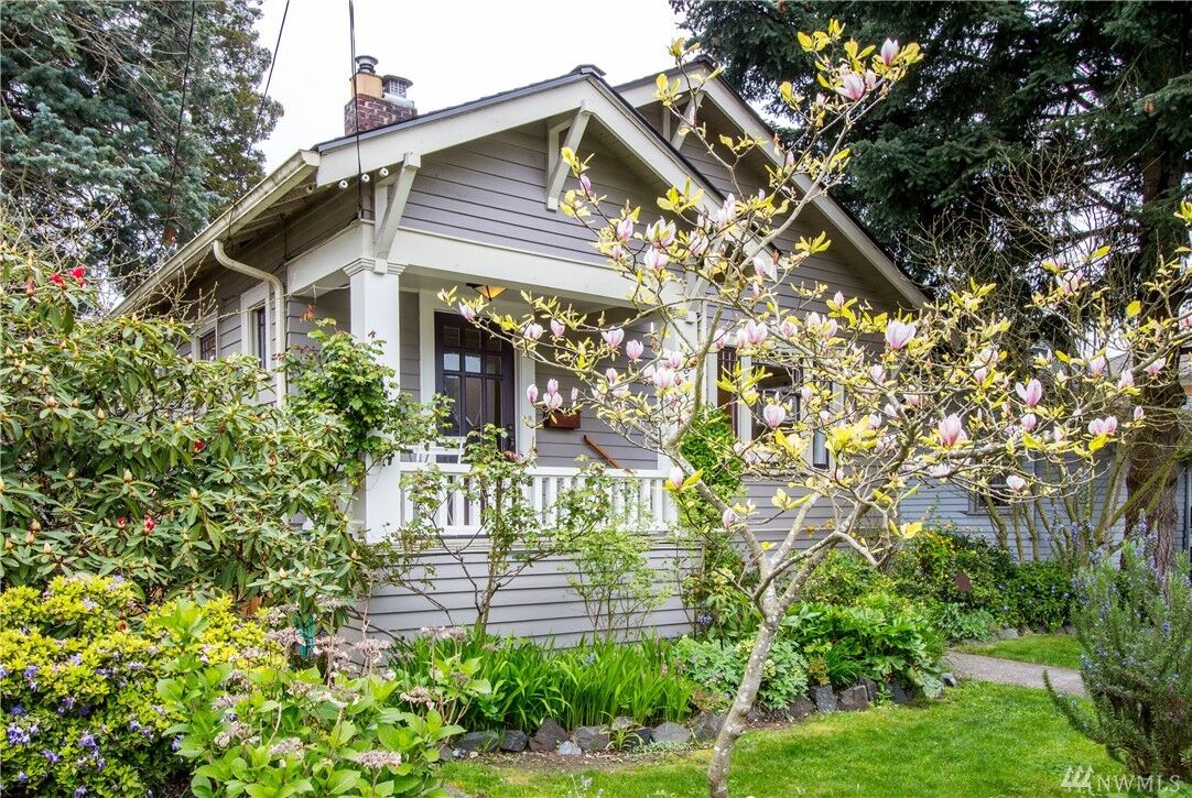 Property Photo:  4830 36th Ave NE  WA 98105 