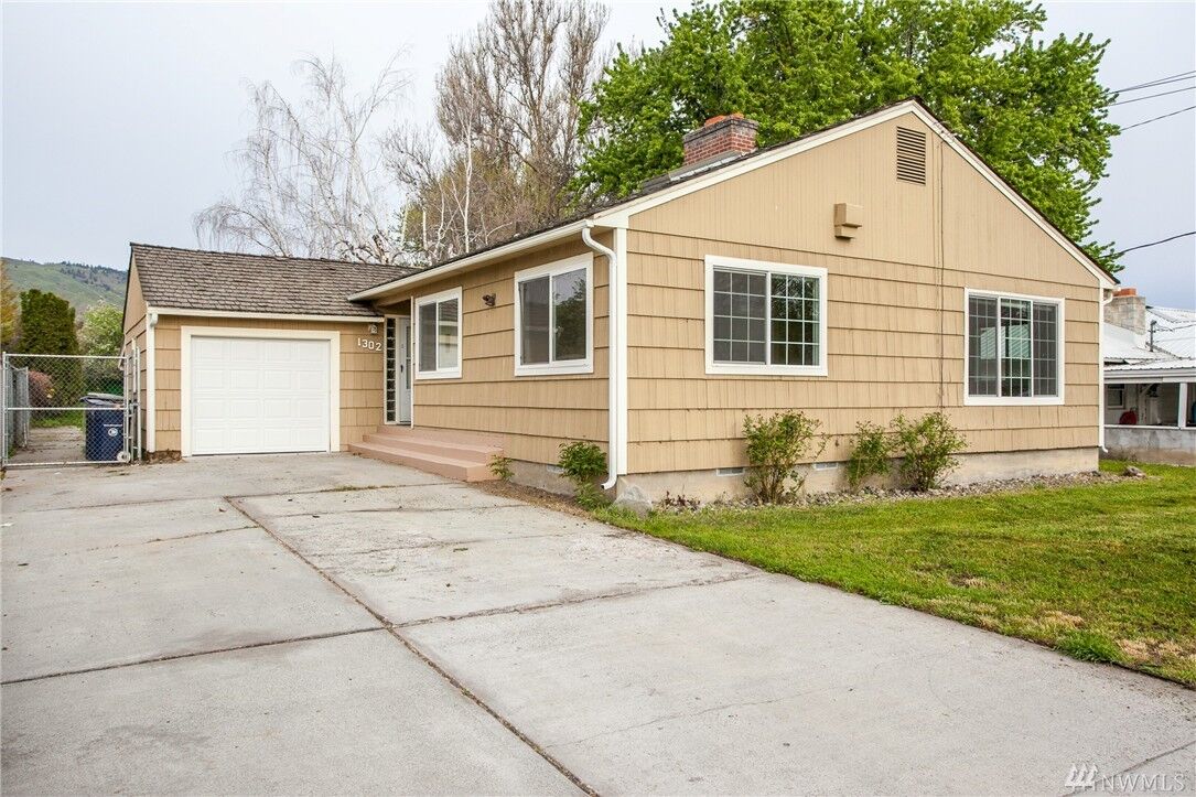 Property Photo: 1302 N Princeton Ave WA 98801