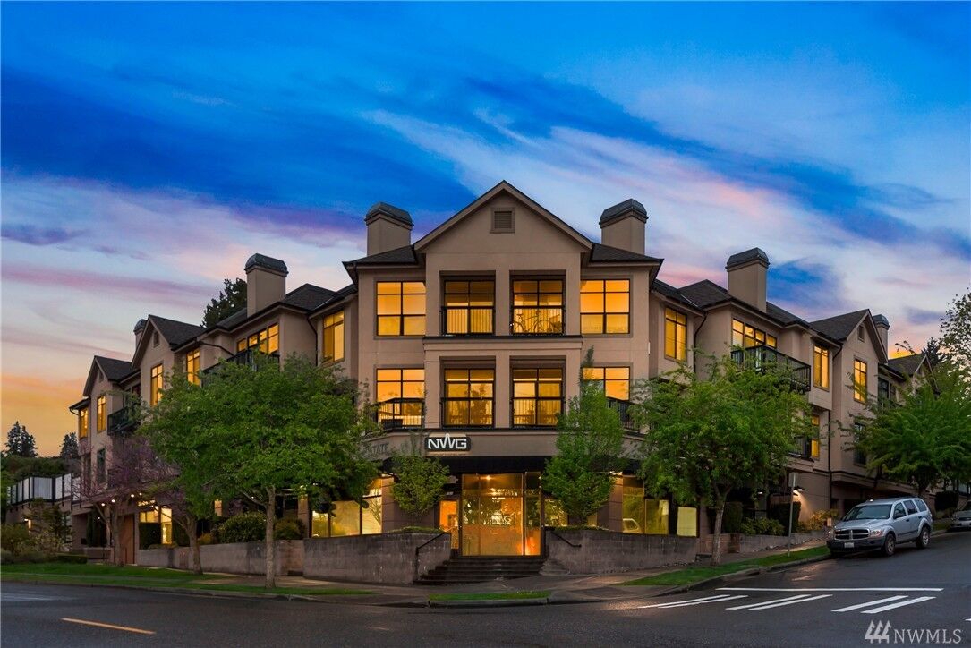 Property Photo:  5000 30th Ave NE 202  WA 98105 
