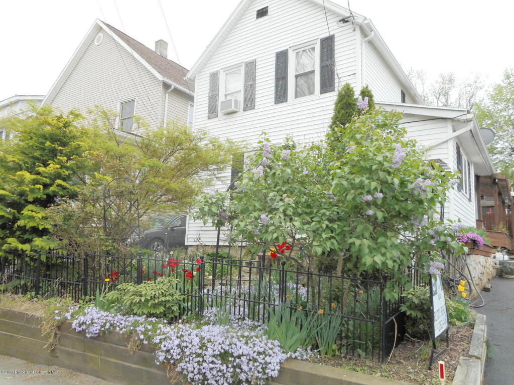 Property Photo:  612 Detty Street  PA 18509 
