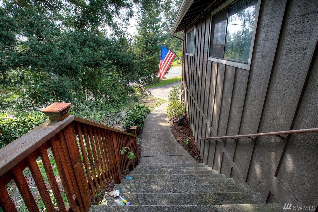 Property Photo:  550 Berkeley Ave  WA 98466 