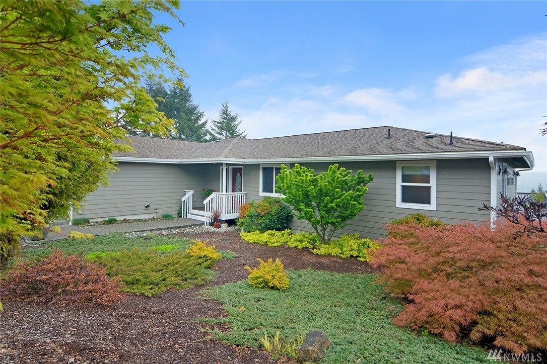 Property Photo:  211 E Rainier Ct  WA 98524 