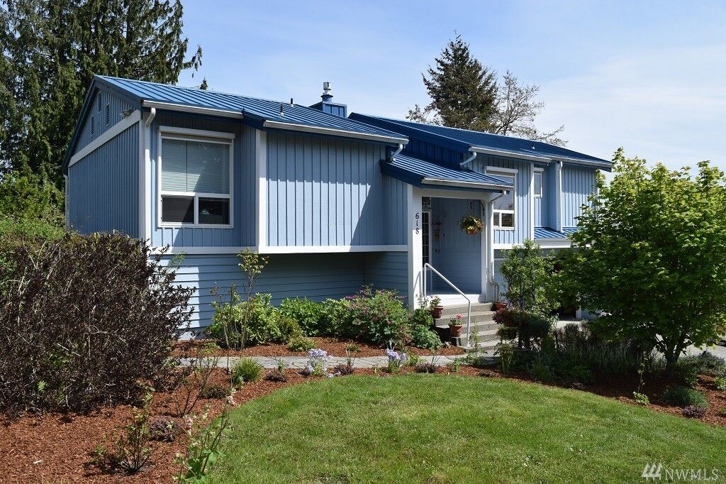 Property Photo:  618 S 5th Ave SW  WA 98512 