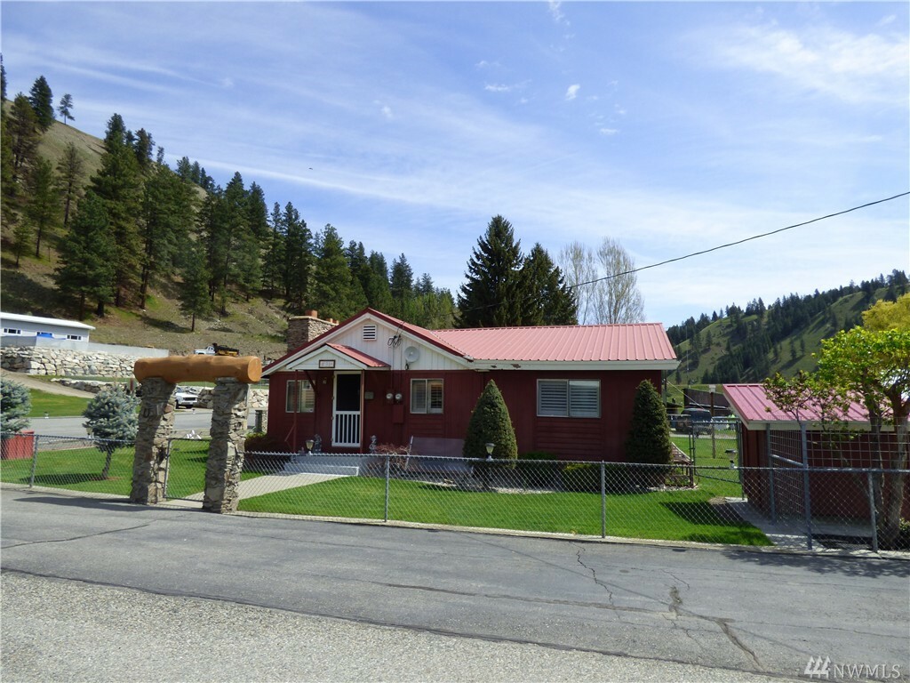 Property Photo:  316 C Ave  WA 98819 