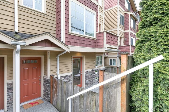 Property Photo: 517 N 39th WA 98103
