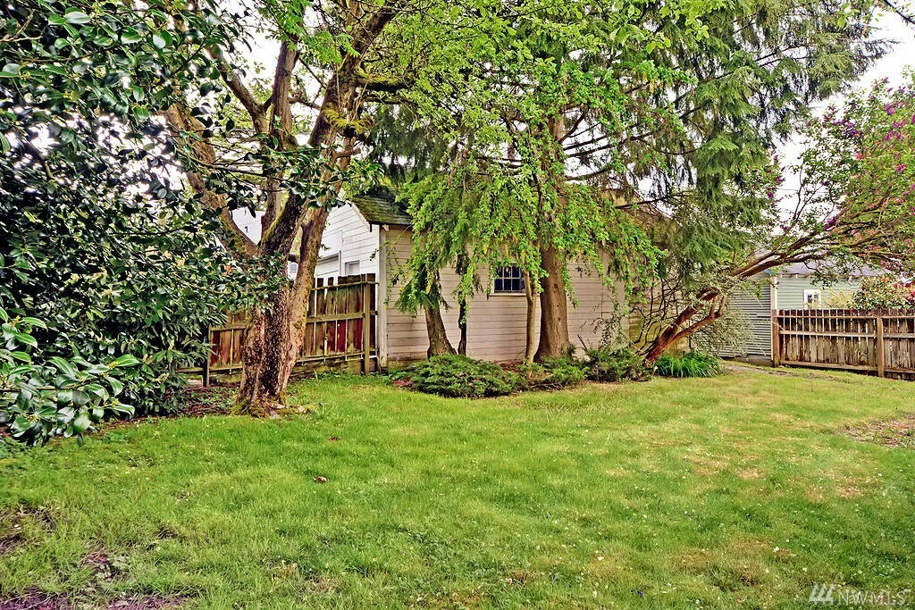 Property Photo:  926 Wetmore Ave  WA 98201 